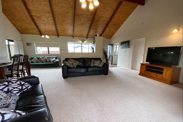 Photo of property in 152 Mayfair Avenue, Whangamata, 3620