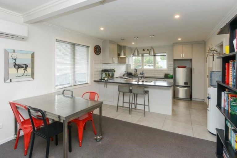 Photo of property in 12 O'connell Place, Havelock North, 4130