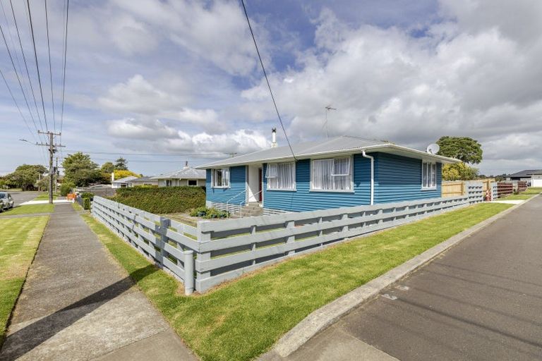 Photo of property in 18 Cowling Road, Hurdon, New Plymouth, 4310