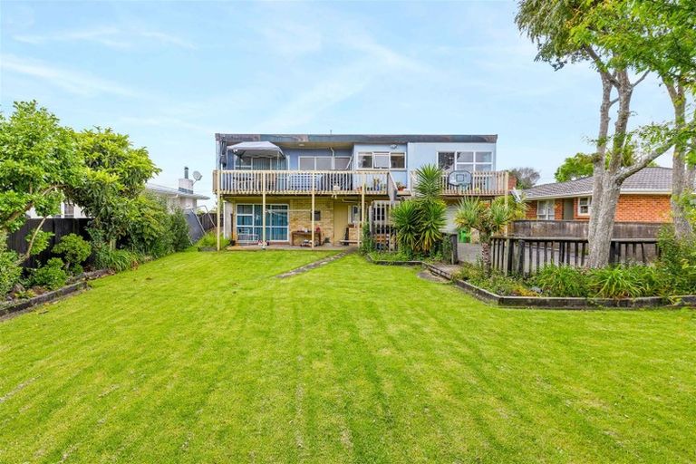 Photo of property in 101 Taikata Road, Te Atatu Peninsula, Auckland, 0610