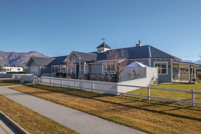 Photo of property in 2 Hidden Hills Drive, Wanaka, 9305