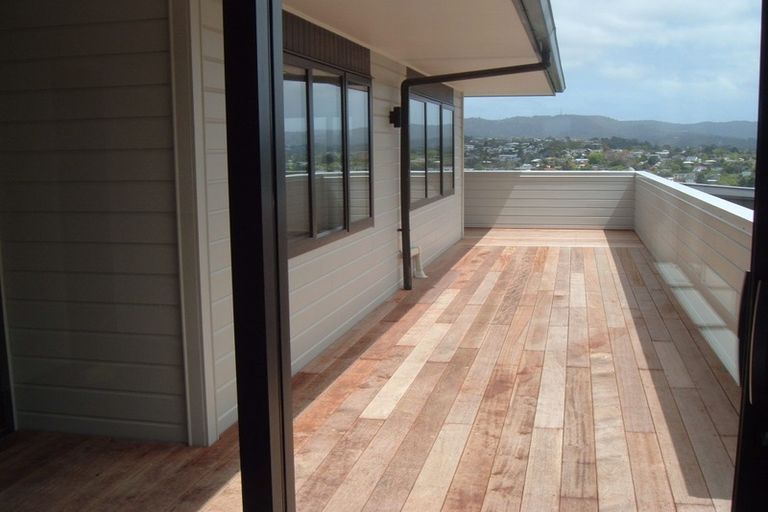 Photo of property in 1 Mataki Way, Glen Eden, Auckland, 0602