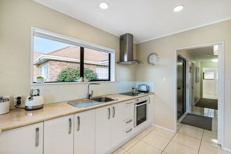 Photo of property in 1/1 Elcoat Avenue, Henderson, Auckland, 0612