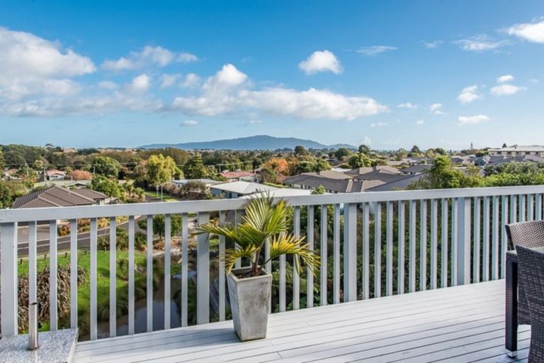 Photo of property in 62 Kakariki Grove, Waikanae, 5036