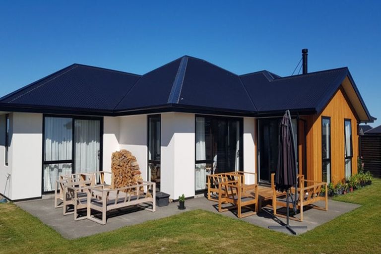 Photo of property in 12 Mccahon Drive, Rangiora, 7400