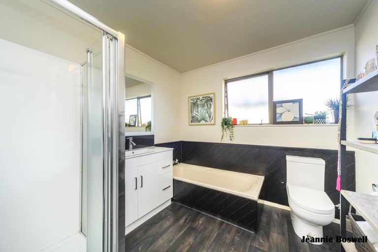 Photo of property in 66 Carter Crescent, Awapuni, Palmerston North, 4412