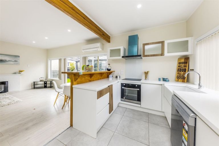 Photo of property in 2/15 Hill Road, Papatoetoe, Auckland, 2025