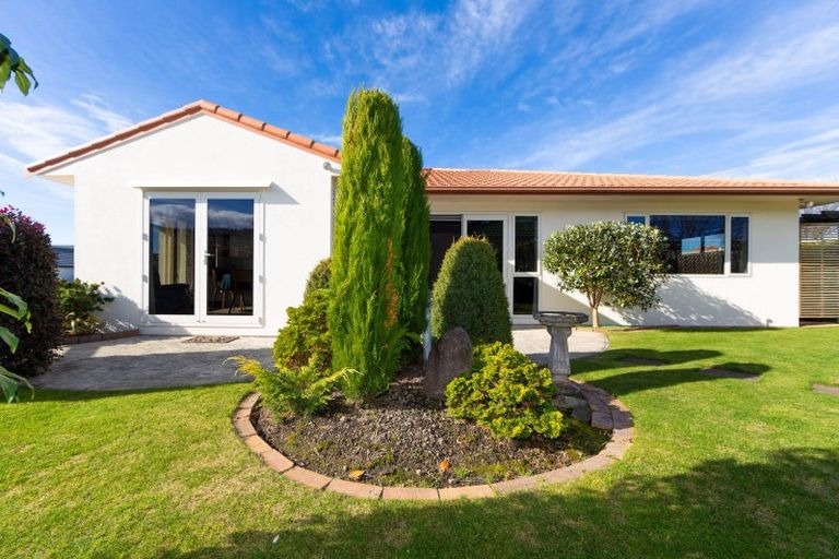 Photo of property in 8 Dules Walk, Taradale, Napier, 4112