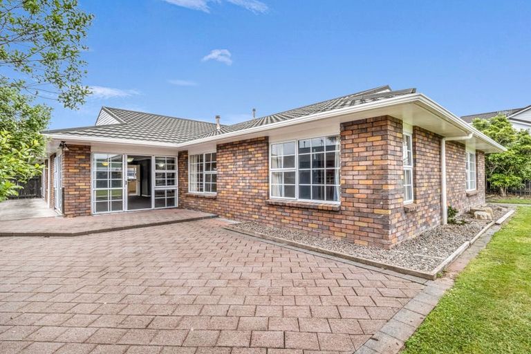 Photo of property in 16 Rosebank Avenue, Kelvin Grove, Palmerston North, 4414