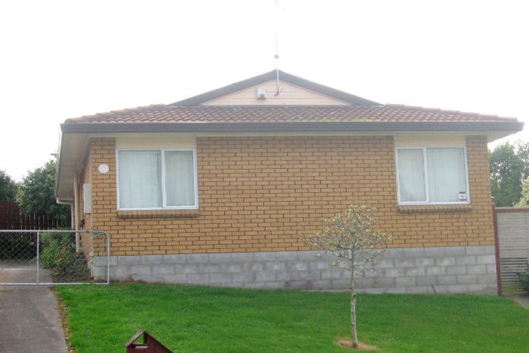 Photo of property in 11 Kearney Place, Massey, Auckland, 0614
