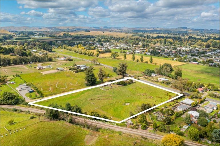 Photo of property in 36 Tamumu Road, Waipawa, 4210