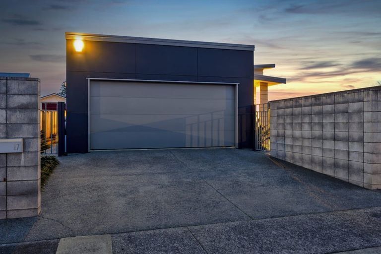 Photo of property in 17 Victoria Street, Hawera, 4610