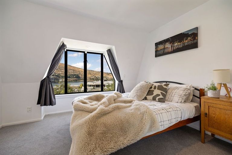 Photo of property in Goldridge Apartments, 2/43 Goldridge Way, Queenstown, 9300