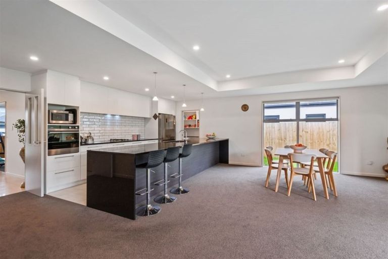 Photo of property in 27 Davaar Crescent, Broomfield, Christchurch, 8042