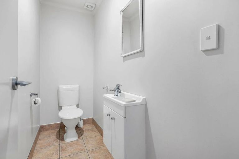 Photo of property in 2/27 Kellaway Drive, East Tamaki, Auckland, 2013