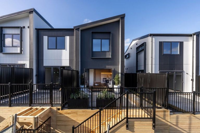 Photo of property in 8/4 Ngaroma House Drive, Hobsonville, Auckland, 0616