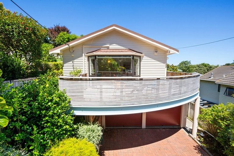 Photo of property in 22 Tio Tio Road, Miramar, Wellington, 6022