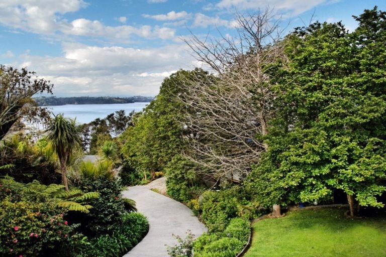 Photo of property in 7 Opou Road, Titirangi, Auckland, 0604