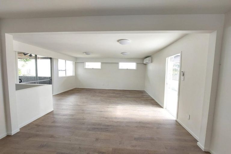 Photo of property in 2 Gallony Avenue, Massey, Auckland, 0614