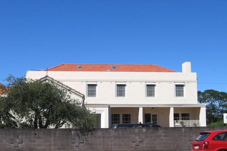 Photo of property in 14 Bush Lane, Northcote Point, Auckland, 0627