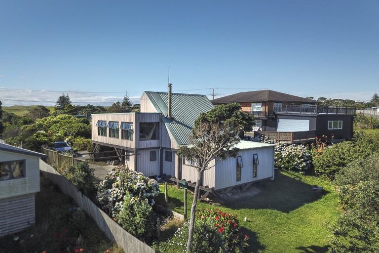 Photo of property in 11 Ripiro Drive, Baylys Beach, Dargaville, 0377