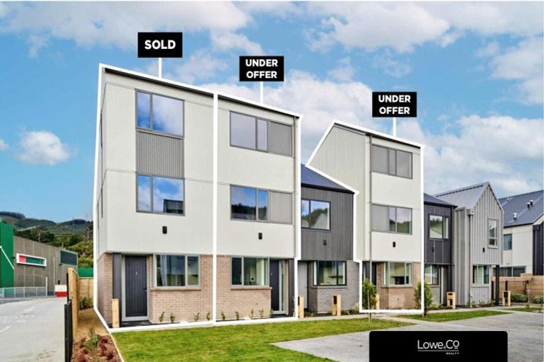 Photo of property in 9 Ara Paiwhenua, Tawa, Wellington, 5028