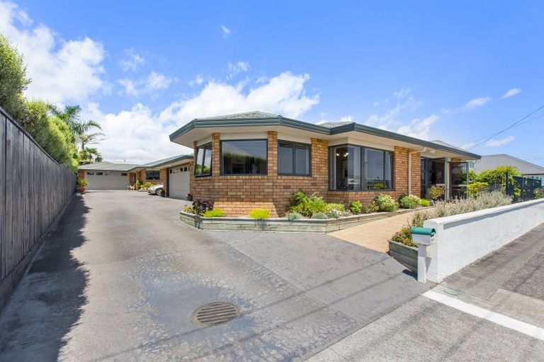 Photo of property in 18 Karamu Street, Te Atatu Peninsula, Auckland, 0610
