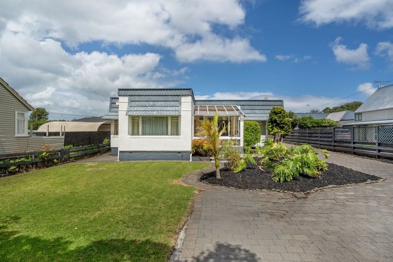 Photo of property in 1/6 Shakespeare Road, Milford, Auckland, 0620
