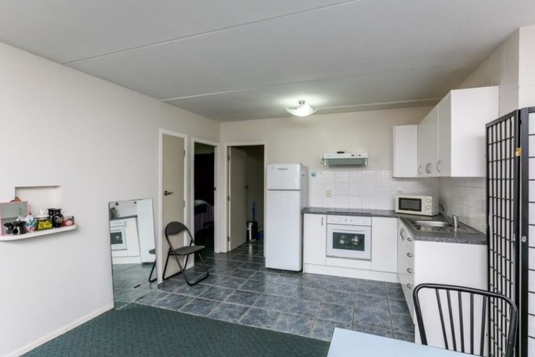 Photo of property in 8 Carrington Street, Lower Vogeltown, New Plymouth, 4310