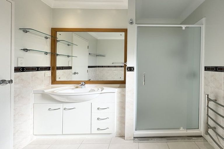 Photo of property in 21a Madison Place, Forrest Hill, Auckland, 0620