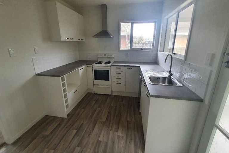 Photo of property in 24 Walton Street, Red Beach, 0932