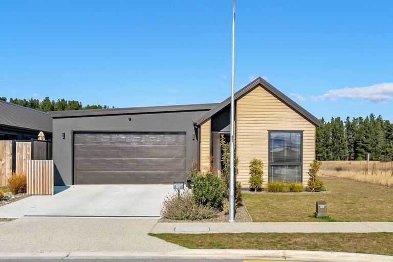 Photo of property in 97 Burdon Loop, Lake Hawea, 9382