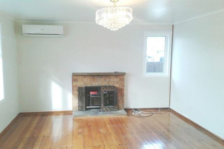 Photo of property in 20a Amberley Avenue, Te Atatu South, Auckland, 0610