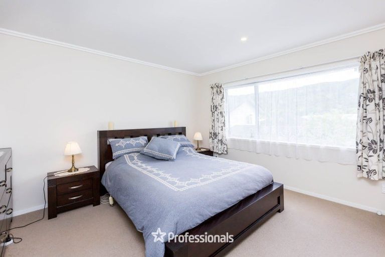 Photo of property in 5 Ashington Road, Silverstream, Upper Hutt, 5019