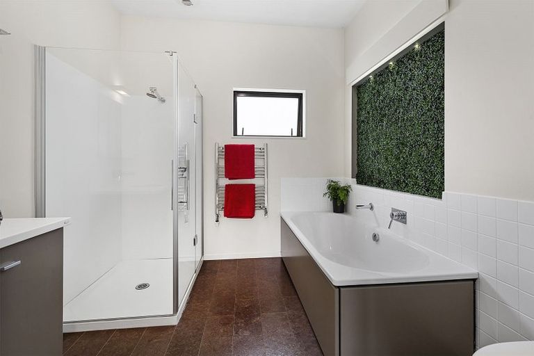 Photo of property in 4 Helm Place, Whitby, Porirua, 5024