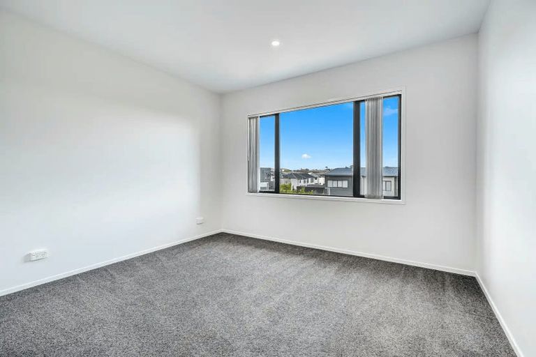 Photo of property in 61 Hayfield Way, Karaka, Papakura, 2113