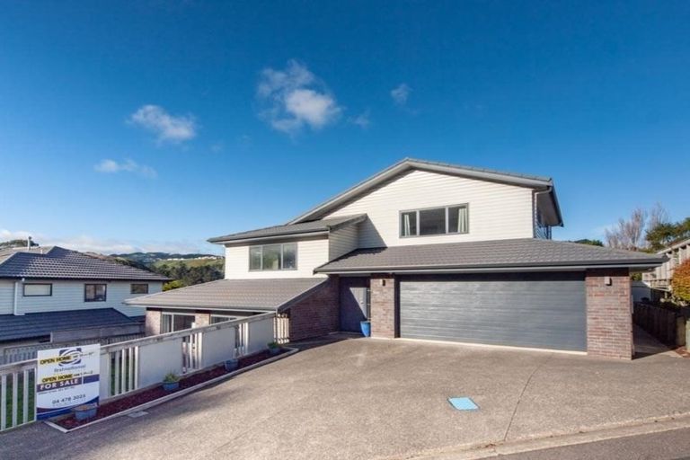 Photo of property in 20 Wantwood Grove, Churton Park, Wellington, 6037