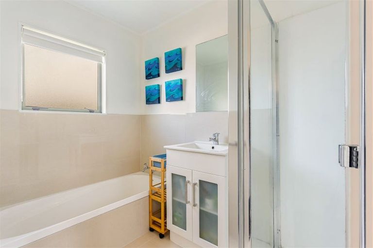 Photo of property in 1 Maywood Crescent, Glen Eden, Auckland, 0602