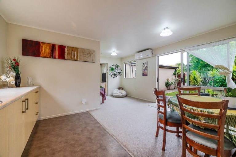 Photo of property in 86 Wikiriwhi Crescent, Awapuni, Palmerston North, 4412