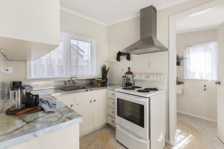 Photo of property in 100 Yule Street, Lyall Bay, Wellington, 6022