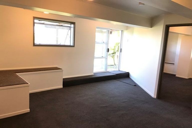 Photo of property in 32 Roick Parade, Glen Eden, Auckland, 0602