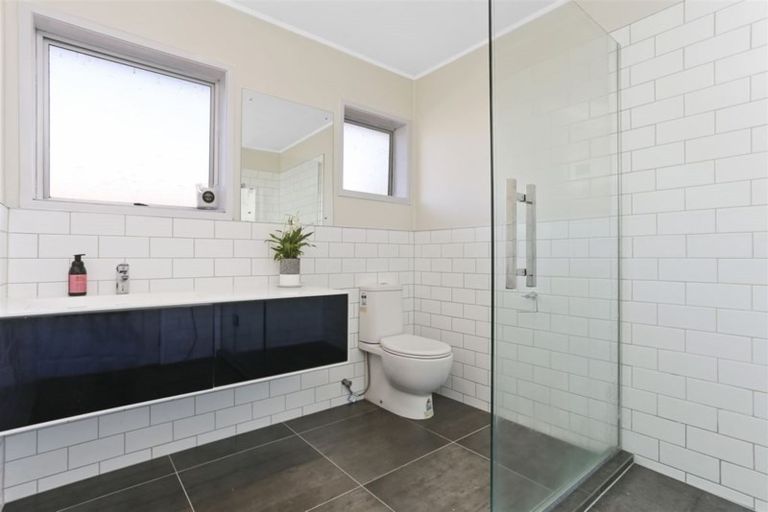 Photo of property in 2/17 Islington Avenue, New Lynn, Auckland, 0600