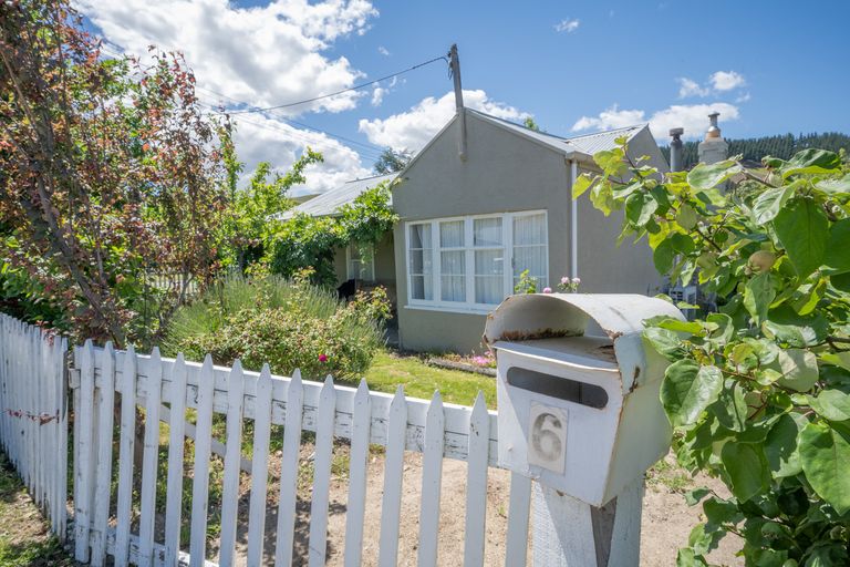 Photo of property in 6 Blyth Street, Clyde, 9330