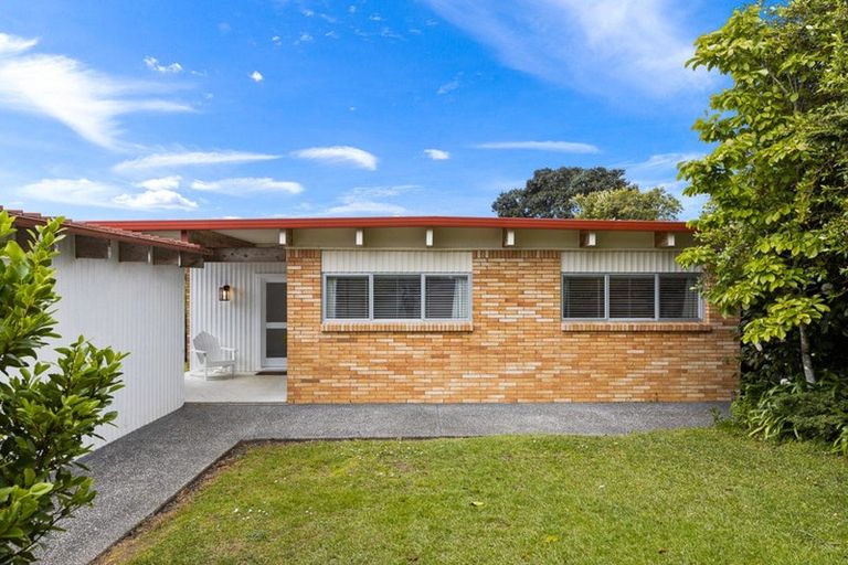 Photo of property in 5 Kotinga Avenue, Glen Eden, Auckland, 0602