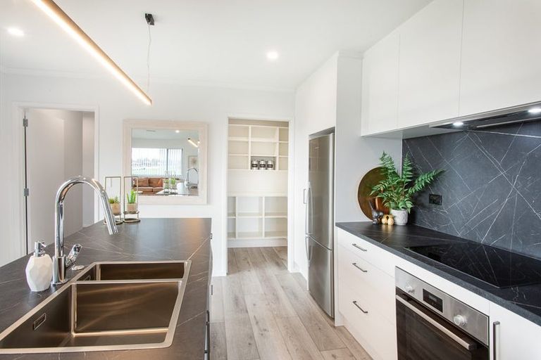 Photo of property in 45 Te Taniwha Road, One Tree Point, 0118