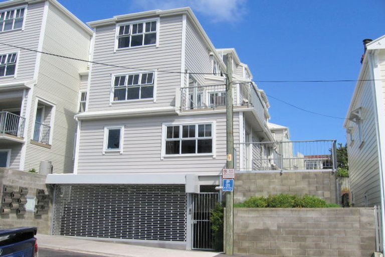 Photo of property in 8e Finlay Terrace, Mount Cook, Wellington, 6021