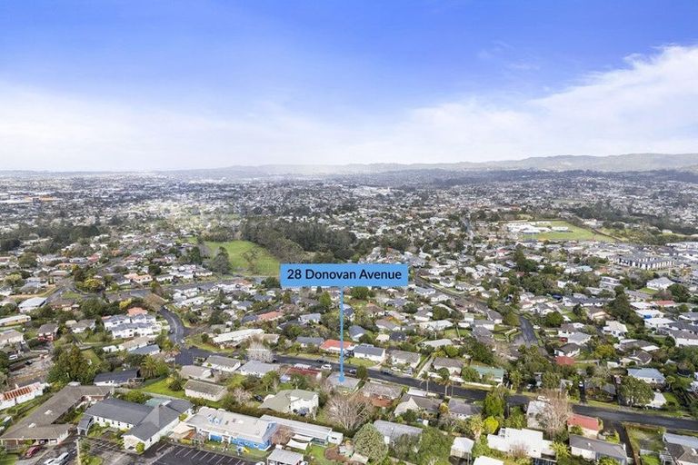 Photo of property in 28 Donovan Avenue, Massey, Auckland, 0614