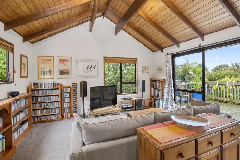 Photo of property in 9 Woodlands Avenue, Snells Beach, 0920
