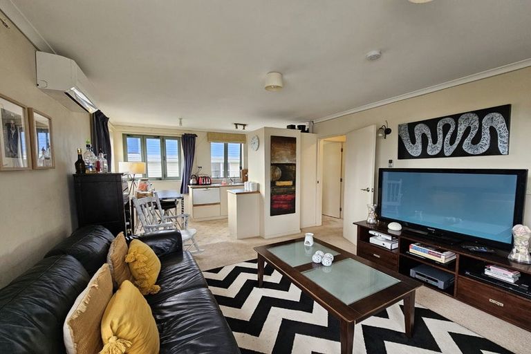 Photo of property in 2 Park Avenue, Titahi Bay, Porirua, 5022