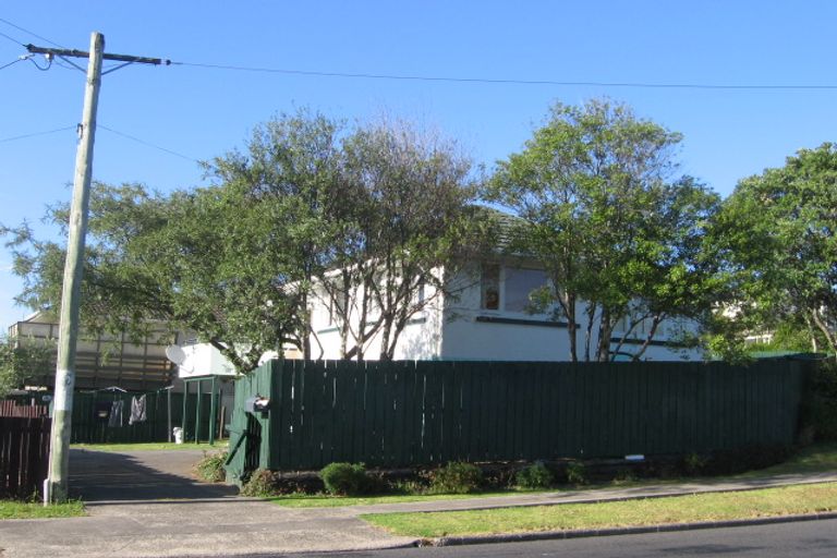 Photo of property in 3/45 Pupuke Road, Birkenhead, Auckland, 0627